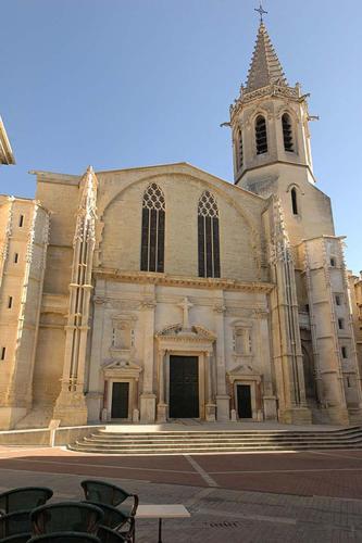 Climatise Avec Cour En Centre Carpentras